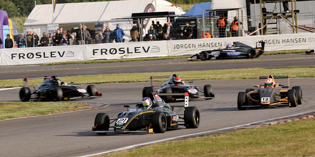 Mathias Bjerre Jakobsen ligger forrest i det generelle mesterskab og så skal der afgøres et rookie samt et team mesterskab til DM Finalen på på Jyllandsringen.
(Foto: Motorsporten.dk)